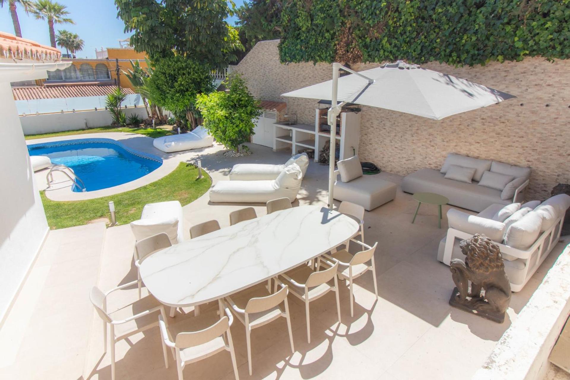 Fantastica Con Piscina En Puerto Banus Villa